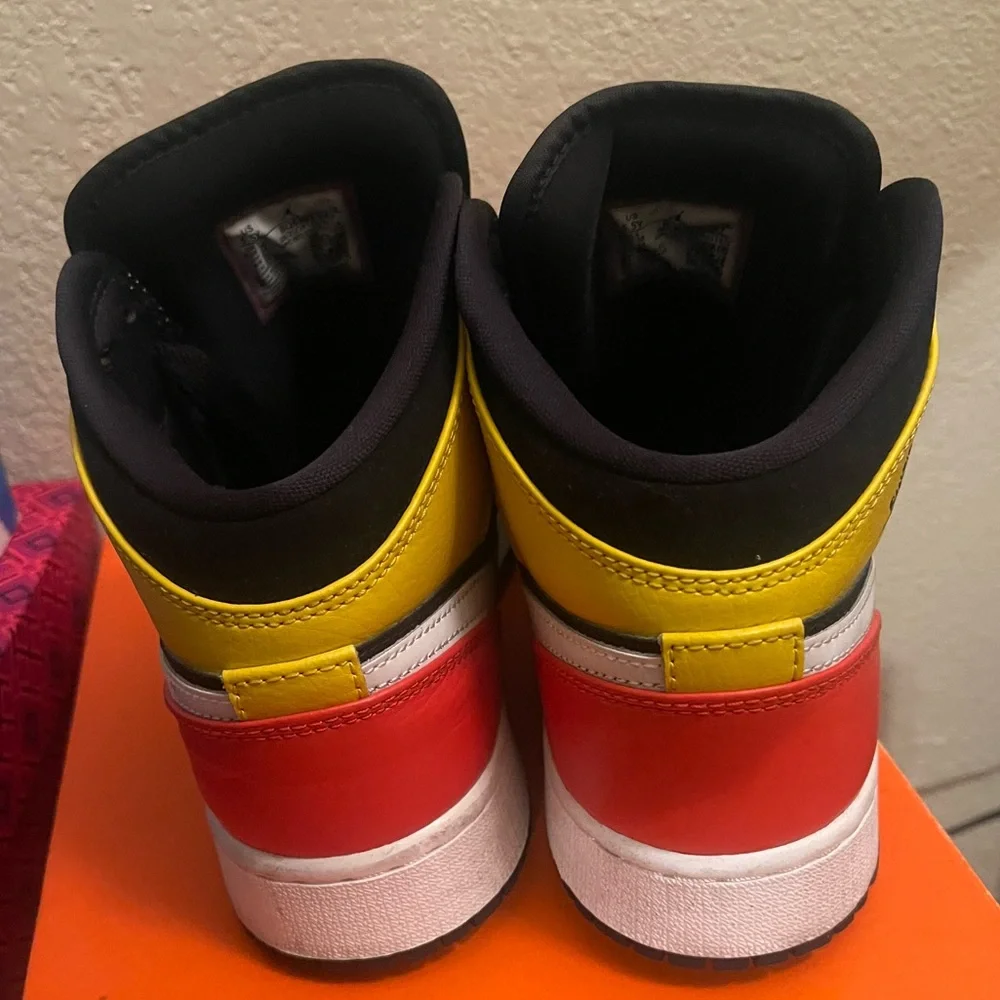 Jordan 1s - Picture 3 of 6